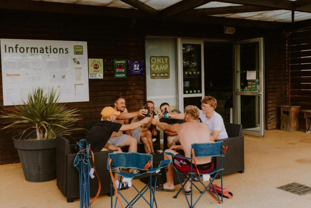 Onlycamp Le Pont Romain Yvre-l'Eveque Ngoại thất bức ảnh